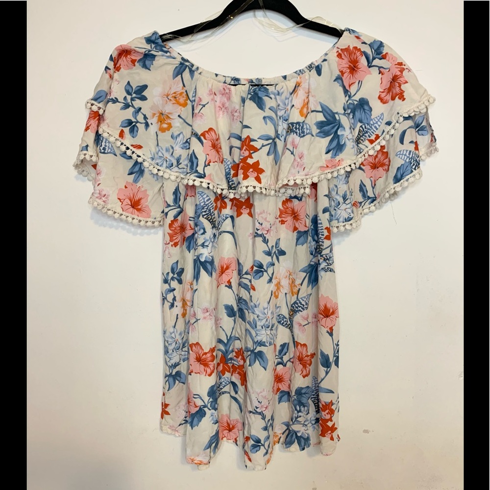 Steezyer floral top size S